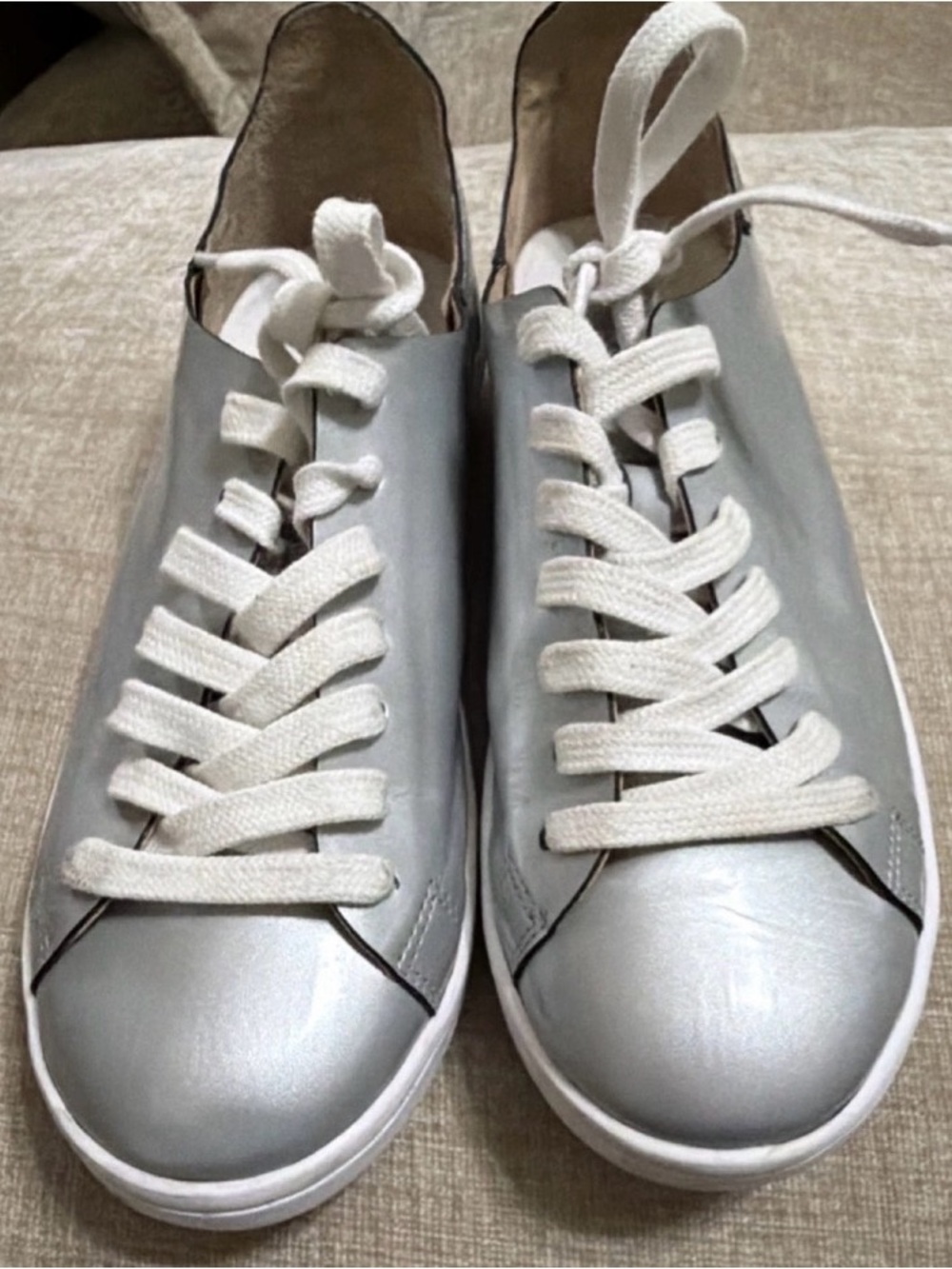 SCHUTZ glossy silver Leather Low-Top women’s Sneakers size 8
